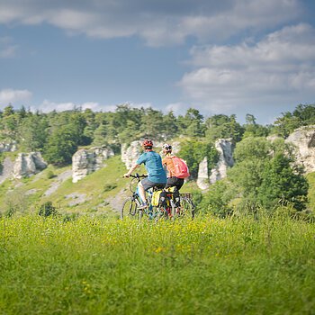 Radfahrer bei den 12 Apostel Solnhofen